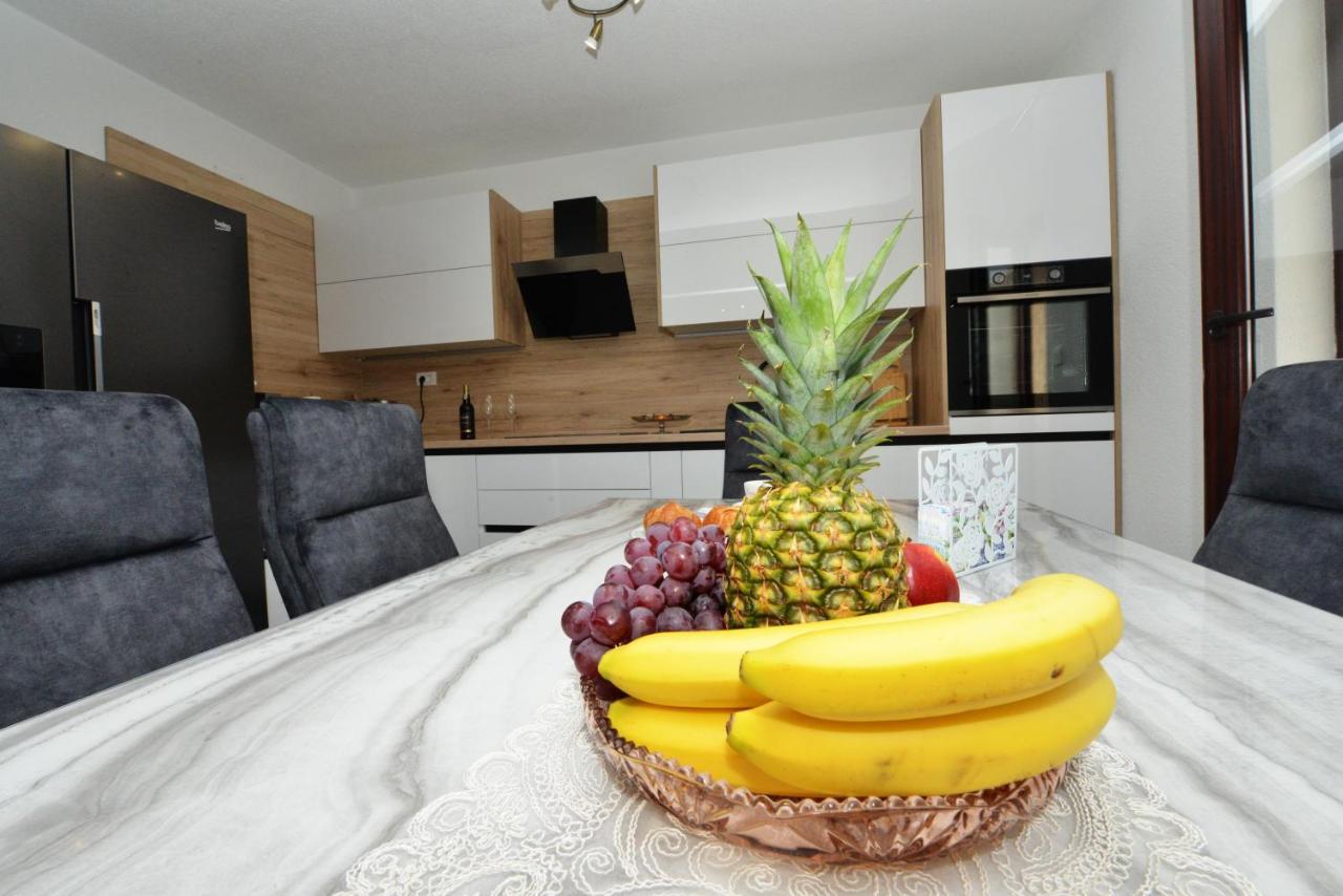 Apartmani Ivan Каштела Экстерьер фото