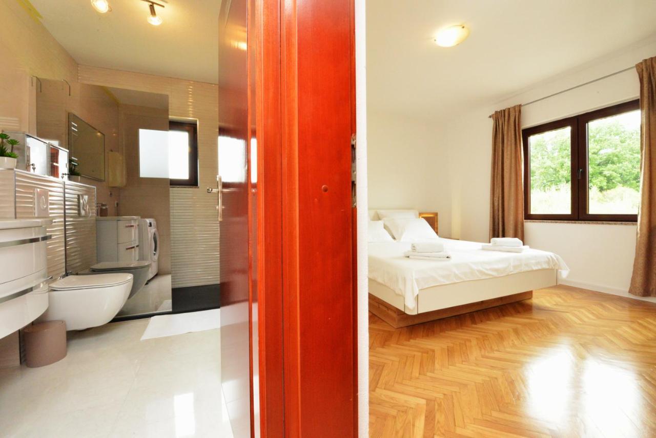 Apartmani Ivan Каштела Экстерьер фото