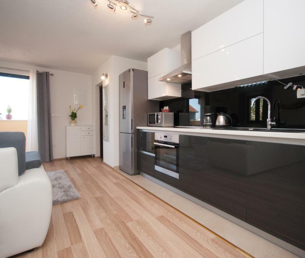 Apartmani Ivan Каштела Экстерьер фото