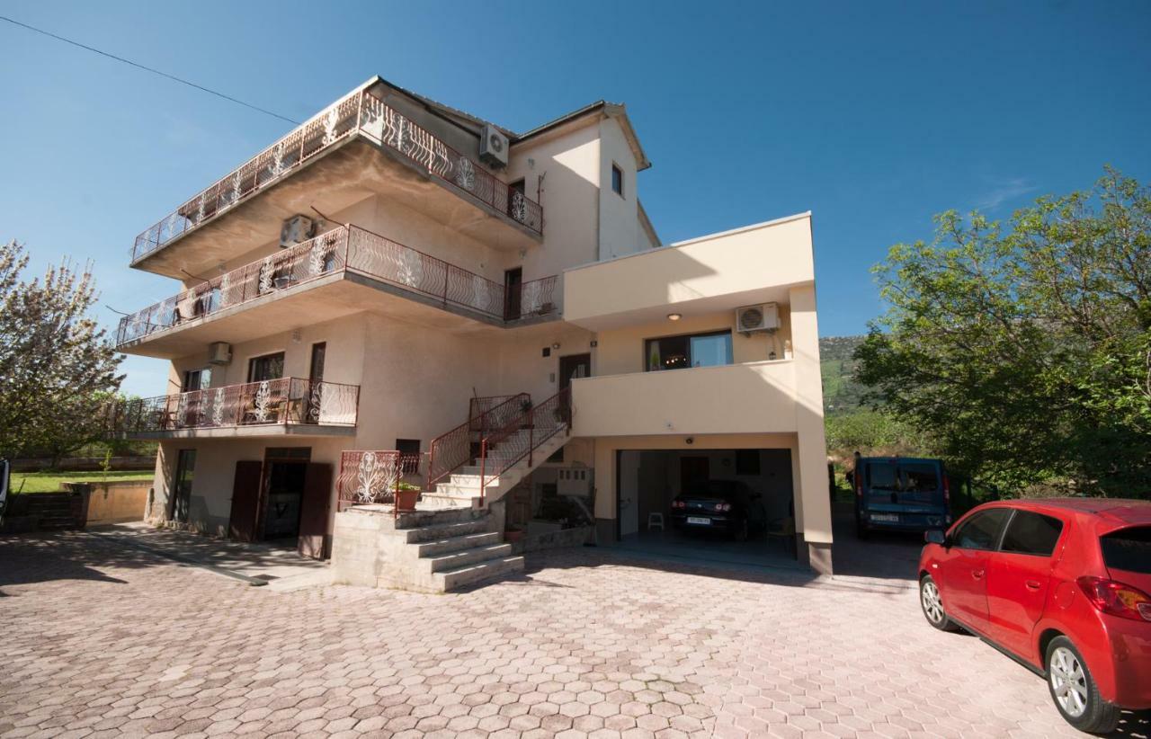 Apartmani Ivan Каштела Экстерьер фото
