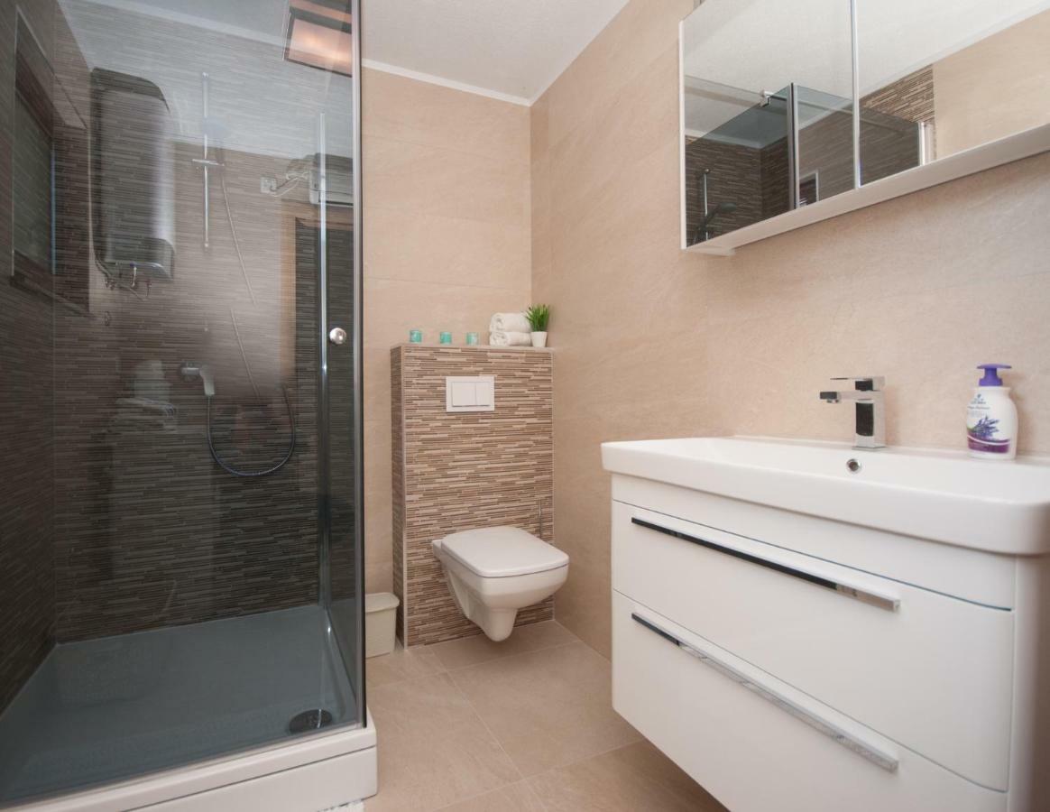 Apartmani Ivan Каштела Экстерьер фото