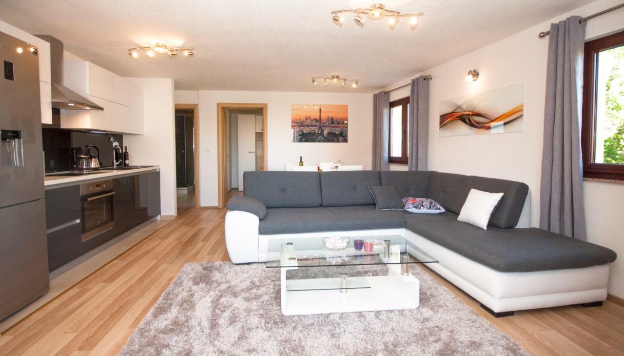 Apartmani Ivan Каштела Экстерьер фото